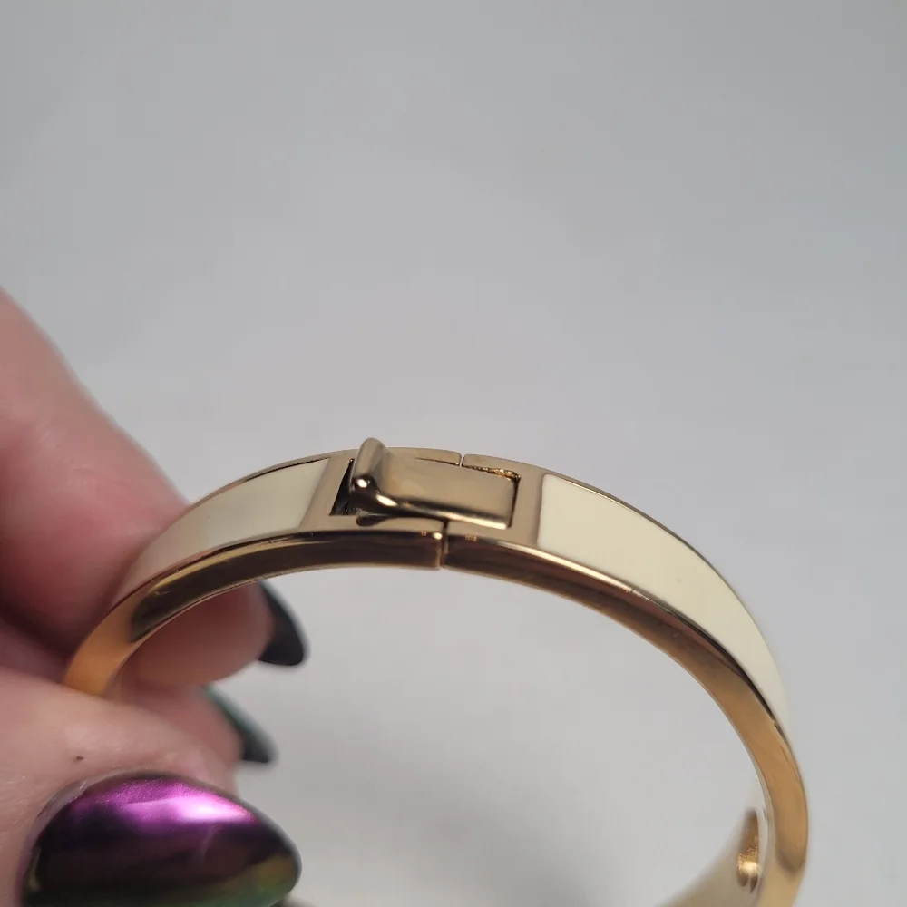 Kate Spade New York Spot The Spade Gold Tone Cream Enamel Hinged Bracelet - Picture 5 of 7